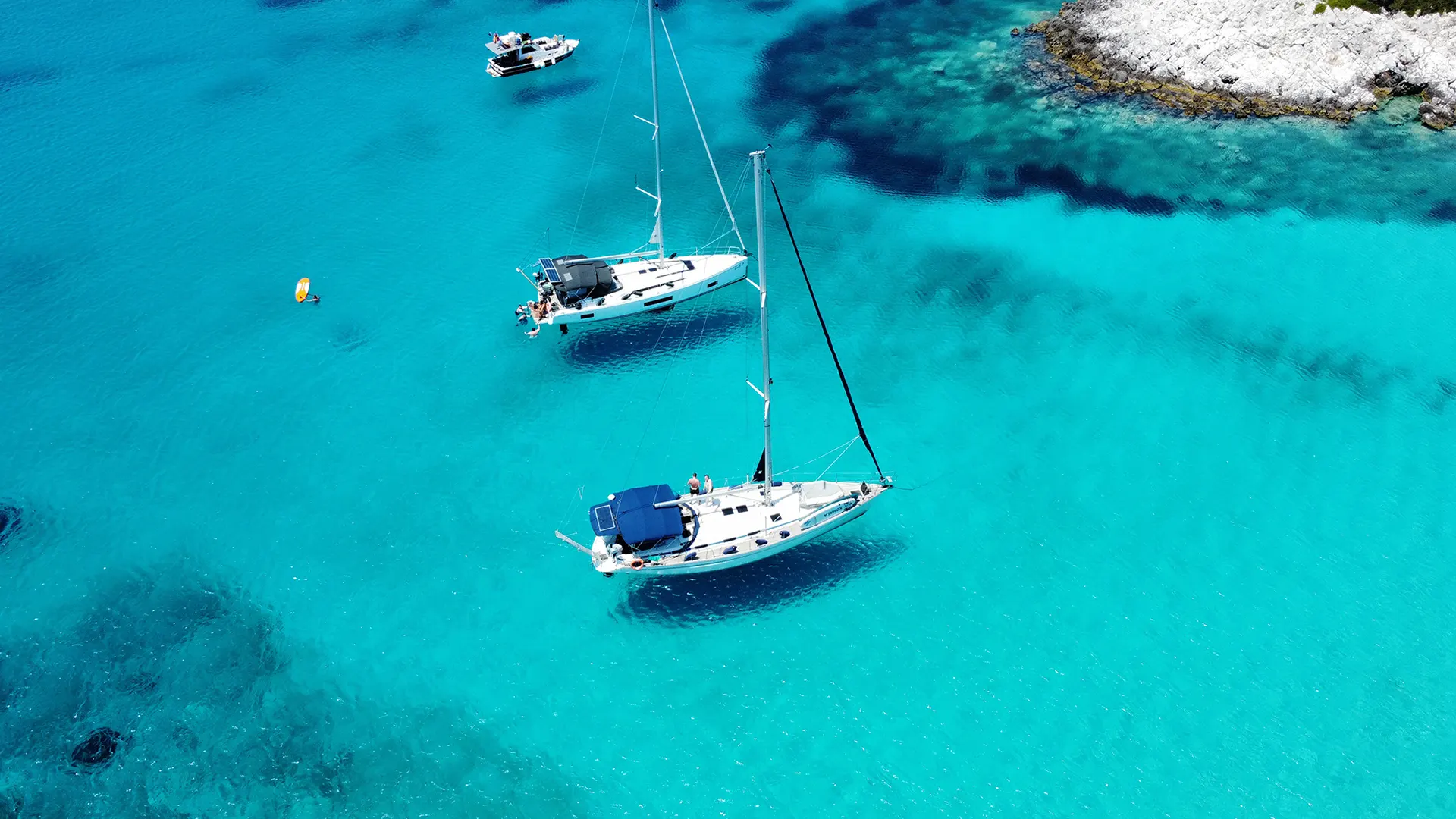 WindSailing private yacht charters in the Sporades